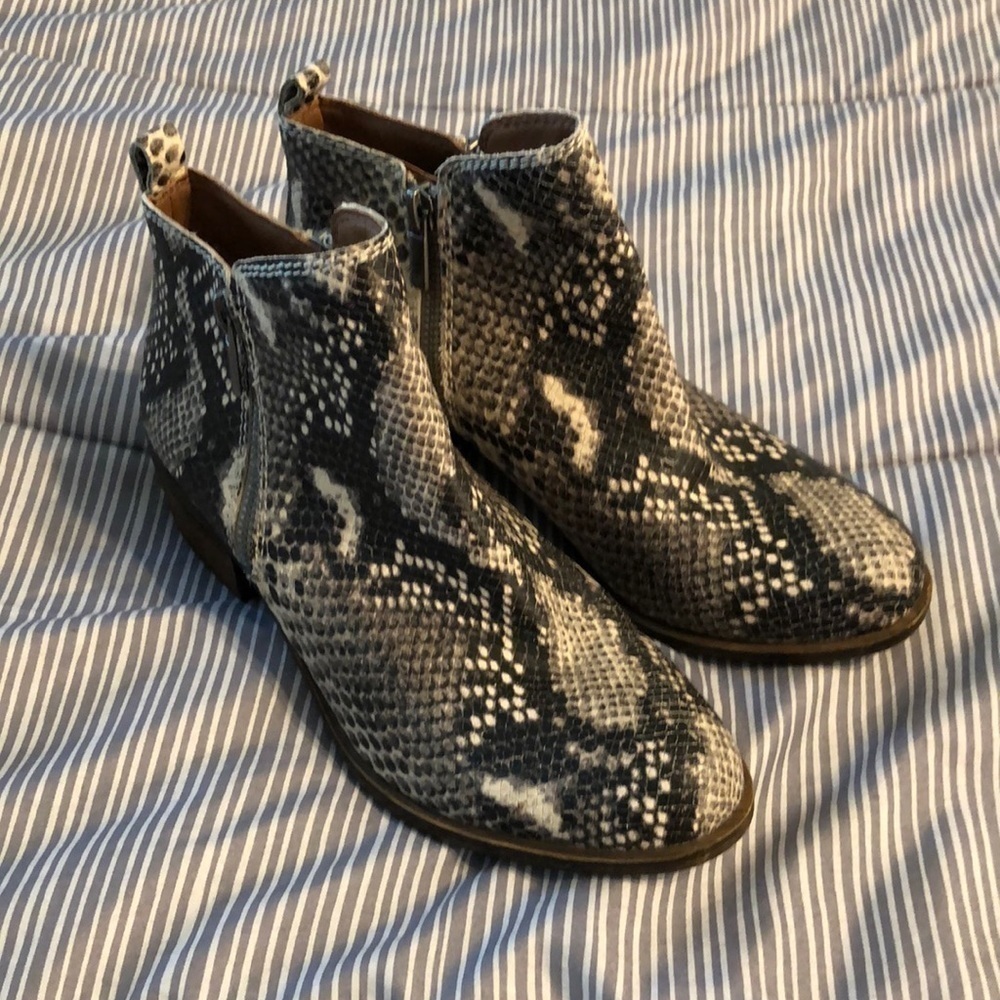 Lucky Brand Leather Upper Snakeskin Reptile Booties Size 6.5M Gray Western Style